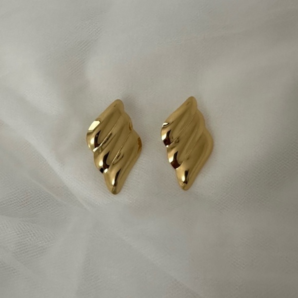 Gold‎ Wave Earrings